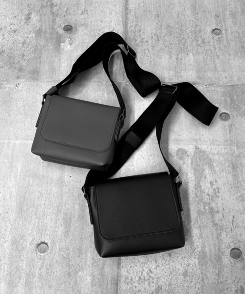 LVEU.(ラブユ.)の「【LVEU.】スクエアフラップショルダーバッグ / バッグ 鞄 BAG フラップ ミニ ショルダー 合皮 ブラック グレー(ショルダーバッグ・レディース・グレー/ブラック・FREE)」の7枚目の写真