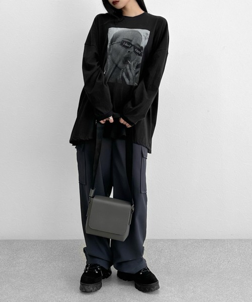 LVEU.(ラブユ.)の「【LVEU.】スクエアフラップショルダーバッグ / バッグ 鞄 BAG フラップ ミニ ショルダー 合皮 ブラック グレー(ショルダーバッグ・レディース・グレー/ブラック・FREE)」の13枚目の写真