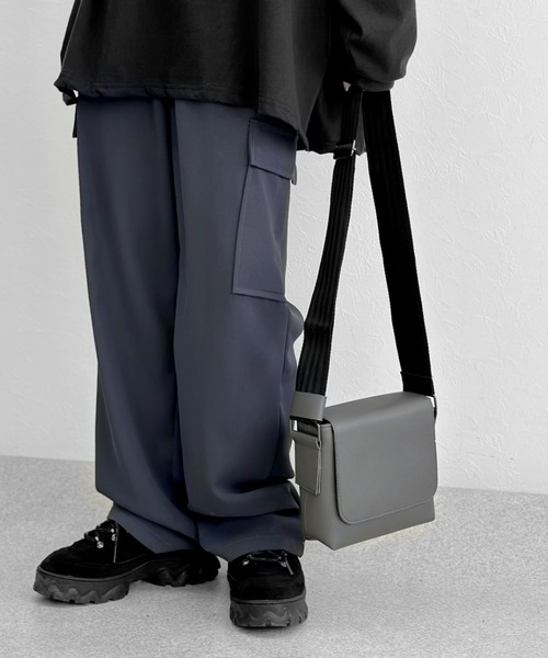 LVEU.(ラブユ.)の「【LVEU.】スクエアフラップショルダーバッグ / バッグ 鞄 BAG フラップ ミニ ショルダー 合皮 ブラック グレー(ショルダーバッグ・レディース・グレー/ブラック・FREE)」の21枚目の写真
