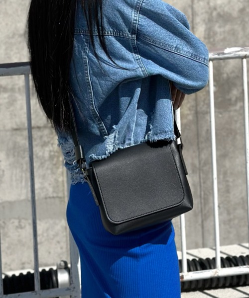 LVEU.(ラブユ.)の「【LVEU.】スクエアフラップショルダーバッグ / バッグ 鞄 BAG フラップ ミニ ショルダー 合皮 ブラック グレー(ショルダーバッグ・レディース・グレー/ブラック・FREE)」の20枚目の写真