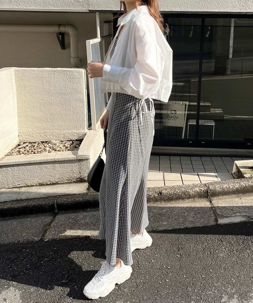 one after another NICE CLAUP(ワンアフターアナザーナイスクラップ)の「肩あきマルチウェイショートシャツ(シャツ/ブラウス・レディース・グレー系その他/ブルー系その他/ピンク系その他/オフホワイト・FREE)」の9枚目の写真