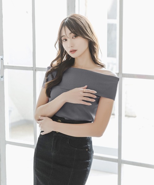 Julia Boutique（ジュリアブティック）の「オフショルダーリブニットトップス/23052（ニット/セーター・レディース・ピンク/ブラック/ベージュ/チャコール・ONE）」の7枚目の写真
