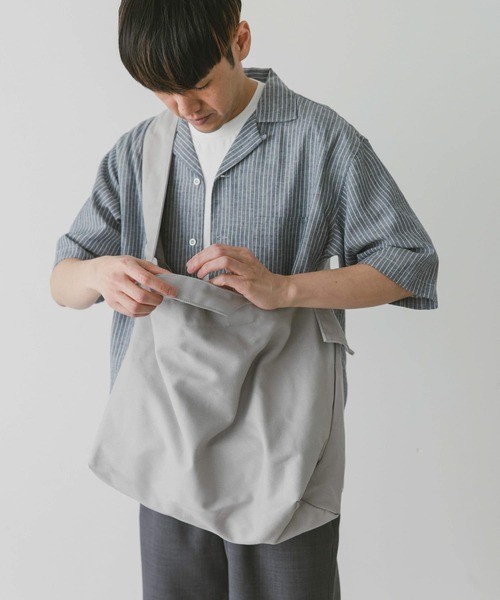 URBAN RESEARCH DOORS（アーバンリサーチドアーズ）の「キャンバスショルダーバッグ（ショルダーバッグ・メンズ・ナチュラル/ライトグレー・-）」の4枚目の写真