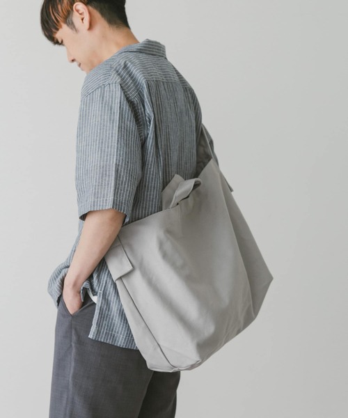 URBAN RESEARCH DOORS（アーバンリサーチドアーズ）の「キャンバスショルダーバッグ（ショルダーバッグ・メンズ・ナチュラル/ライトグレー・-）」の5枚目の写真