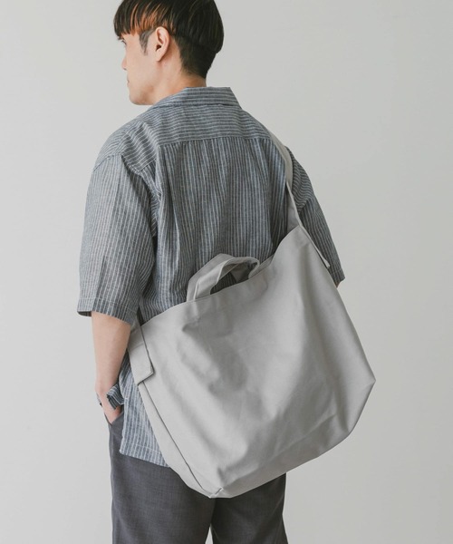 URBAN RESEARCH DOORS（アーバンリサーチドアーズ）の「キャンバスショルダーバッグ（ショルダーバッグ・メンズ・ナチュラル/ライトグレー・-）」の6枚目の写真