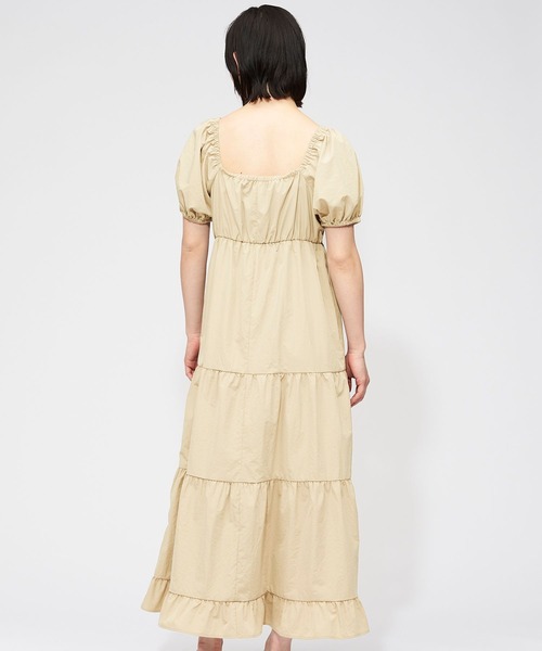 FOREVER 21（フォーエバー トゥエンティーワン）の「［超寿命素材］スクエアティアードワンピース（ワンピース・レディース・アイボリー/ブラック/ベージュ/グリーン・SMALL/MEDIUM）」の9枚目の写真