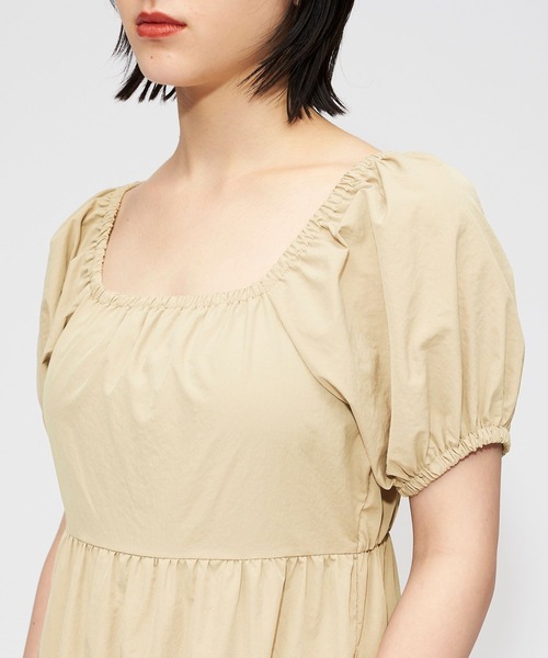 FOREVER 21（フォーエバー トゥエンティーワン）の「［超寿命素材］スクエアティアードワンピース（ワンピース・レディース・アイボリー/ブラック/ベージュ/グリーン・SMALL/MEDIUM）」の13枚目の写真