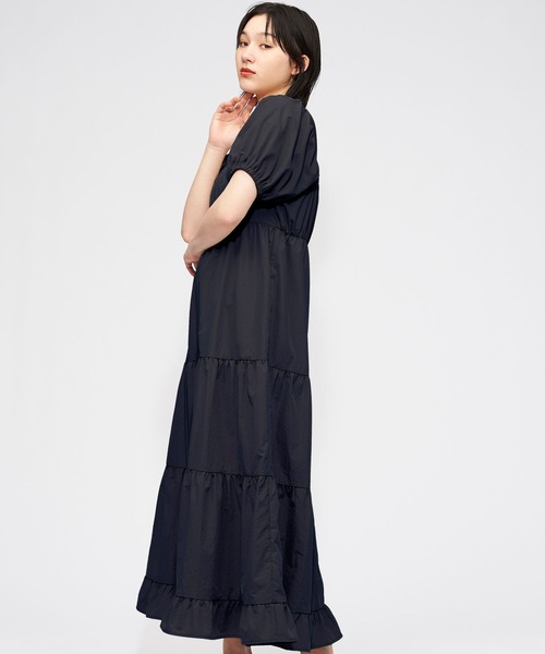 FOREVER 21（フォーエバー トゥエンティーワン）の「［超寿命素材］スクエアティアードワンピース（ワンピース・レディース・アイボリー/ブラック/ベージュ/グリーン・SMALL/MEDIUM）」の21枚目の写真