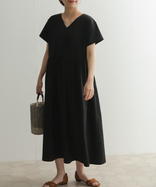 URBAN RESEARCH DOORS（アーバンリサーチドアーズ）の「2WAY切替ギャザーワンピース（ワンピース・レディース・ブラック/カーキ・MEDIUM）」の4枚目の写真