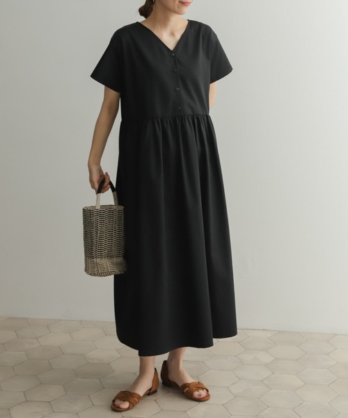 URBAN RESEARCH DOORS（アーバンリサーチドアーズ）の「2WAY切替ギャザーワンピース（ワンピース・レディース・ブラック/カーキ・MEDIUM）」の5枚目の写真