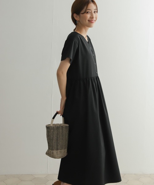 URBAN RESEARCH DOORS（アーバンリサーチドアーズ）の「2WAY切替ギャザーワンピース（ワンピース・レディース・ブラック/カーキ・MEDIUM）」の9枚目の写真