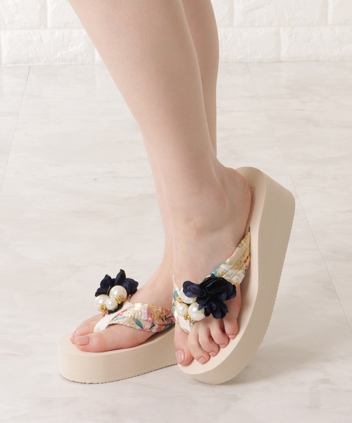 Lace Ladies（レースレディース）の「フラワー×パールモチーフ厚底ビーチサンダル（サンダル・レディース・グリーン/ピンク/ネイビー/レッド・24/ 25/23/24.5/23.5/22.5）」の6枚目の写真