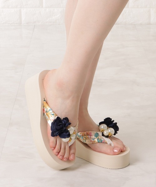 Lace Ladies（レースレディース）の「フラワー×パールモチーフ厚底ビーチサンダル（サンダル・レディース・グリーン/ピンク/ネイビー/レッド・24/ 25/23/24.5/23.5/22.5）」の14枚目の写真