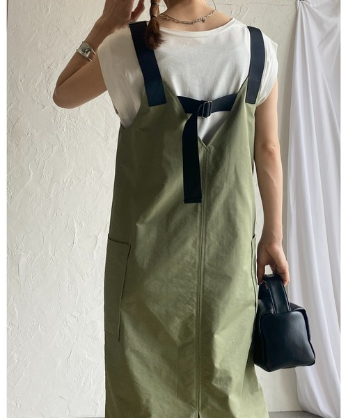 She's Closet(シーズクローゼット)の「フロントジップハイウエストロングミリタリージャンパースカートワンピース(ジャンパースカート・レディース・ブラック/カーキ/チャコールグレー/グレイッシュベージュ/オフホワイト・FREE/SMALL)」の11枚目の写真
