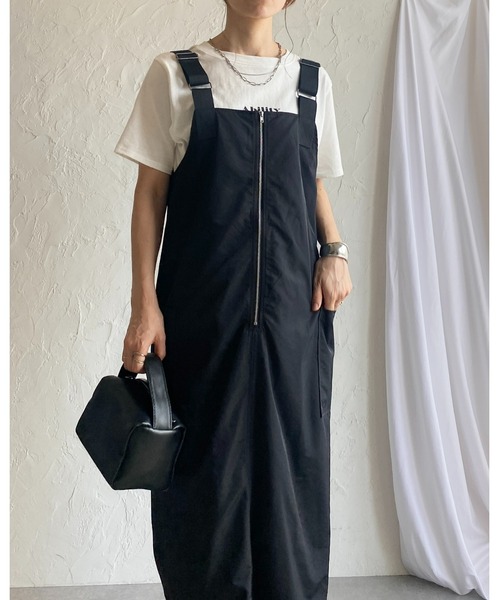 She's Closet(シーズクローゼット)の「フロントジップハイウエストロングミリタリージャンパースカートワンピース(ジャンパースカート・レディース・ブラック/カーキ/チャコールグレー/グレイッシュベージュ/オフホワイト・FREE/SMALL)」の16枚目の写真