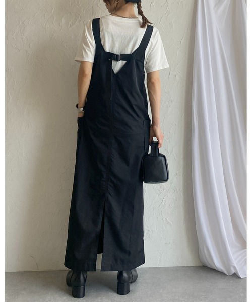 She's Closet(シーズクローゼット)の「フロントジップハイウエストロングミリタリージャンパースカートワンピース(ジャンパースカート・レディース・ブラック/カーキ/チャコールグレー/グレイッシュベージュ/オフホワイト・FREE/SMALL)」の17枚目の写真