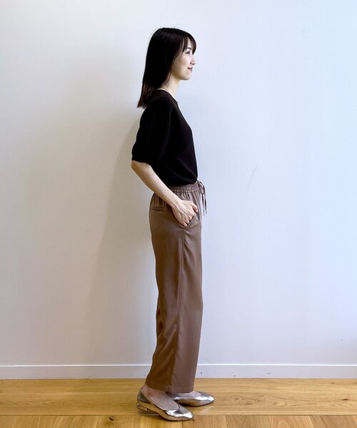 OPAQUE.CLIP(オペークドットクリップ)の「◆サテンイージーワイドストレートパンツ【洗濯機洗い可】(その他パンツ・レディース・ライトブルー/チャコールグレー/キャメル・40/38)」の6枚目の写真