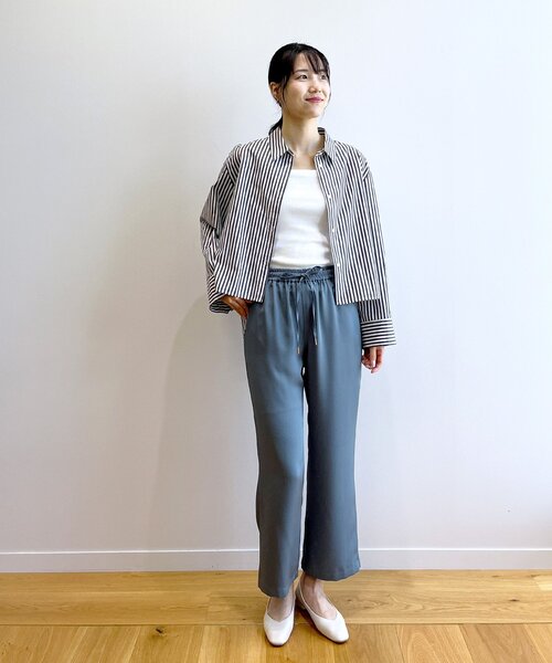 OPAQUE.CLIP(オペークドットクリップ)の「◆サテンイージーワイドストレートパンツ【洗濯機洗い可】(その他パンツ・レディース・ライトブルー/チャコールグレー/キャメル・40/38)」の15枚目の写真