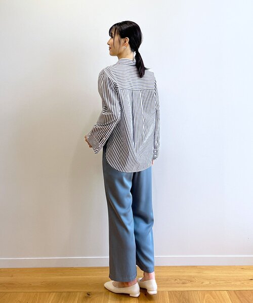 OPAQUE.CLIP(オペークドットクリップ)の「◆サテンイージーワイドストレートパンツ【洗濯機洗い可】(その他パンツ・レディース・ライトブルー/チャコールグレー/キャメル・40/38)」の17枚目の写真