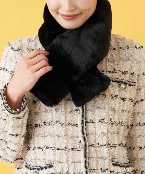 en recre(アンレクレ)の「フェイクファーティペット(マフラー・レディース・ライトグレー/チョコ/ブラック/ライトブラウン・FREE)」の5枚目の写真