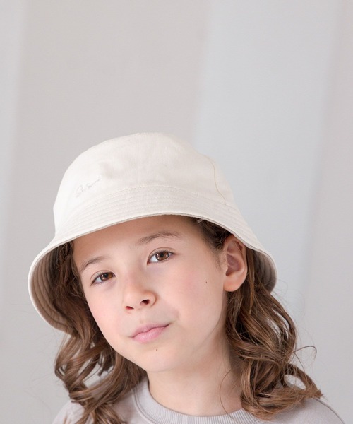 GLOBAL WORK(グローバルワーク)の「洗えるリバーシブルバケットHAT/974037(ハット・キッズ・オフホワイト/ブラック・LARGE/MEDIUM)」の1枚目の写真