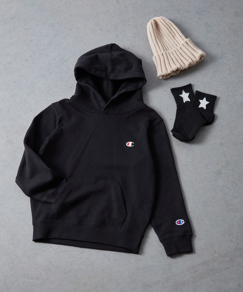 Champion（チャンピオン）の「【Champion】CK-Y101 HOODED SWEATSHIRT / チャンピオン ロゴ プルオーバー パーカー キッズ用（パーカー・キッズ・ブラック/グレー/ネイビー/オートミール・120cm/140cm/100cm/150cm/130cm/160cm）」の2枚目の写真