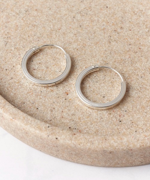 ADPOSION(アドポーション)の「シルバー925 14mmフープピアス / 16mmフープピアス(ピアス(両耳用)・メンズ・シルバー系2/シルバー系1・LARGE/MEDIUM)」の3枚目の写真