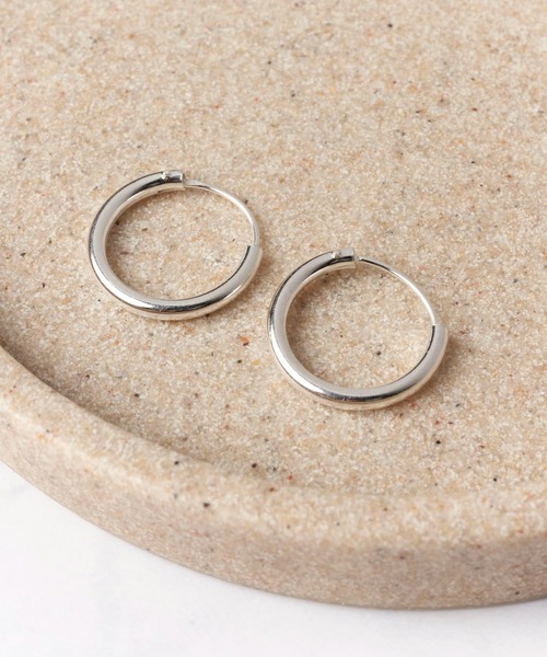 ADPOSION(アドポーション)の「シルバー925 14mmフープピアス / 16mmフープピアス(ピアス(両耳用)・メンズ・シルバー系2/シルバー系1・LARGE/MEDIUM)」の5枚目の写真
