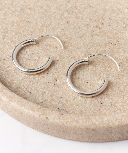 ADPOSION(アドポーション)の「シルバー925 14mmフープピアス / 16mmフープピアス(ピアス(両耳用)・メンズ・シルバー系2/シルバー系1・LARGE/MEDIUM)」の6枚目の写真