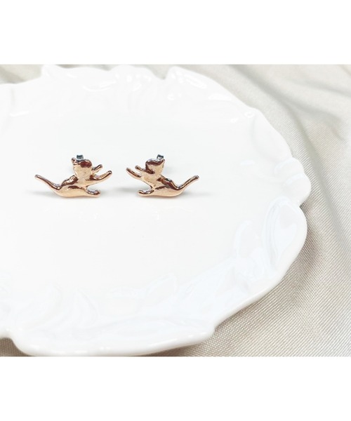 GGD SELECT（ジージーディー　セレクト）の「猫モチーフ立体メタルピアス[ナツコ・グレース]（ピアス（両耳用）・レディース・ゴールド/ピンクゴールド/シルバー・FREE）」の3枚目の写真