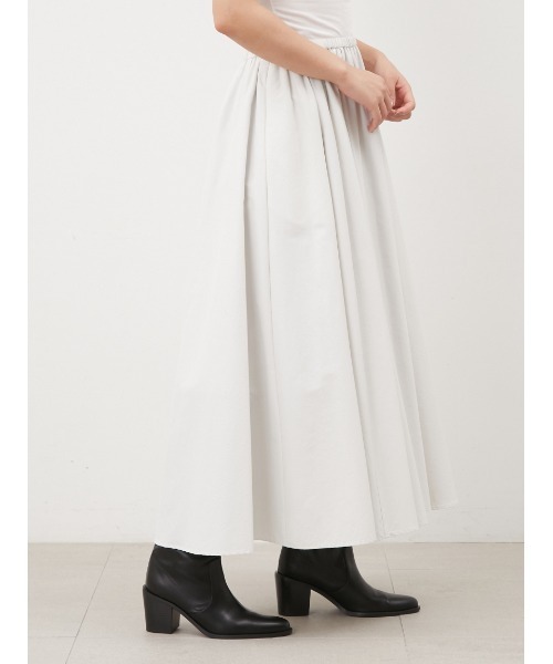 Mila Owen(ミラオーウェン)の「ウエストゴムサスペンダーギャザースカート(スカート・レディース・チェック/ホワイト/ブラック・1/0)」の7枚目の写真