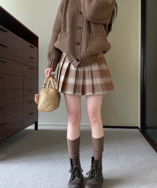 Nia(ニア)の「Nia(ニア)/レトロチェック ミニプリーツスカート(スカート・レディース・ブラック/レッド/ブラウン・LARGE/MEDIUM/SMALL)」の2枚目の写真