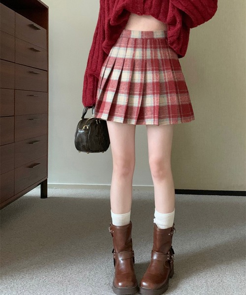 Nia(ニア)の「Nia(ニア)/レトロチェック ミニプリーツスカート(スカート・レディース・ブラック/レッド/ブラウン・LARGE/MEDIUM/SMALL)」の8枚目の写真