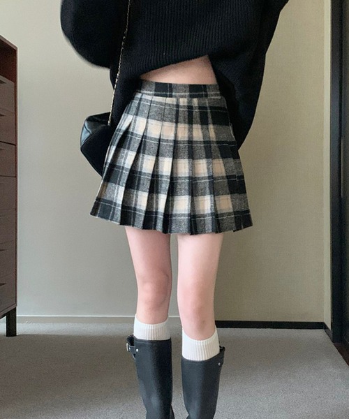 Nia(ニア)の「Nia(ニア)/レトロチェック ミニプリーツスカート(スカート・レディース・ブラック/レッド/ブラウン・LARGE/MEDIUM/SMALL)」の17枚目の写真