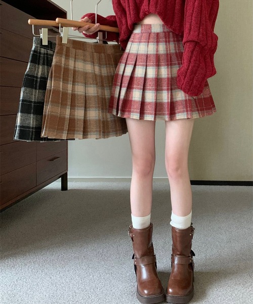 Nia(ニア)の「Nia(ニア)/レトロチェック ミニプリーツスカート(スカート・レディース・ブラック/レッド/ブラウン・LARGE/MEDIUM/SMALL)」の15枚目の写真