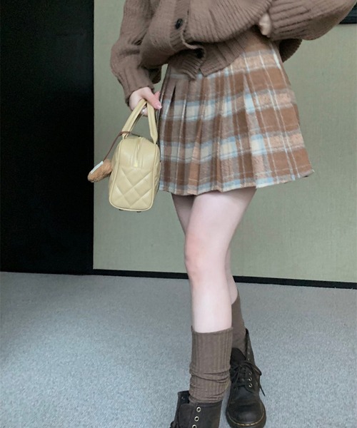 Nia(ニア)の「Nia(ニア)/レトロチェック ミニプリーツスカート(スカート・レディース・ブラック/レッド/ブラウン・LARGE/MEDIUM/SMALL)」の4枚目の写真