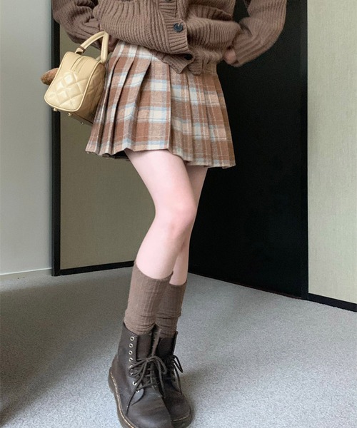 Nia(ニア)の「Nia(ニア)/レトロチェック ミニプリーツスカート(スカート・レディース・ブラック/レッド/ブラウン・LARGE/MEDIUM/SMALL)」の5枚目の写真