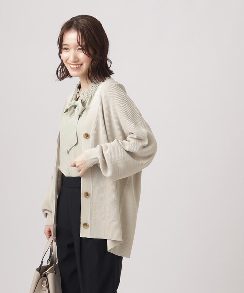 SHOO・LA・RUE(シューラルー)の「◆【洗える/体型カバー】 程よくゆったり さっと羽織れる Vネックカーディガン(カーディガン/ボレロ・レディース・ネイビー/ナチュラル/ホワイト系5/イエロー系その他/ライトブルー・00)」の16枚目の写真