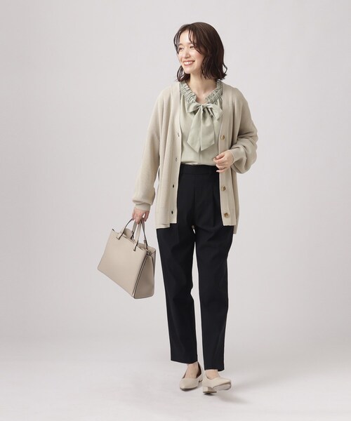 SHOO・LA・RUE(シューラルー)の「◆【洗える/体型カバー】 程よくゆったり さっと羽織れる Vネックカーディガン(カーディガン/ボレロ・レディース・ネイビー/ナチュラル/ホワイト系5/イエロー系その他/ライトブルー・00)」の18枚目の写真