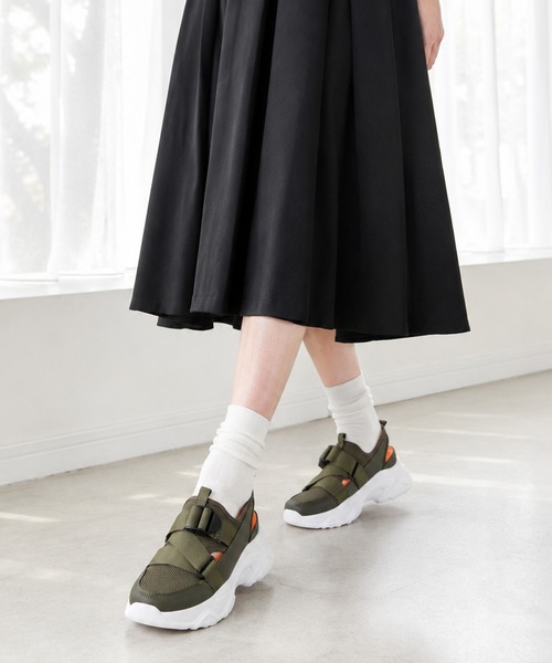 coca(ANDEX shoes product)(コカ)の「ベルトデザイン メッシュ スニーカーサンダル(スニーカー・レディース・カーキ/ブラック・LARGE/MEDIUM/SMALL)」の18枚目の写真