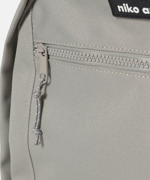 niko and...(ニコアンド)の「オリジナルメニーポケットデイパック(バックパック/リュック・レディース・グレー/ブラック/アイボリー/グレー系その他・0)」の7枚目の写真