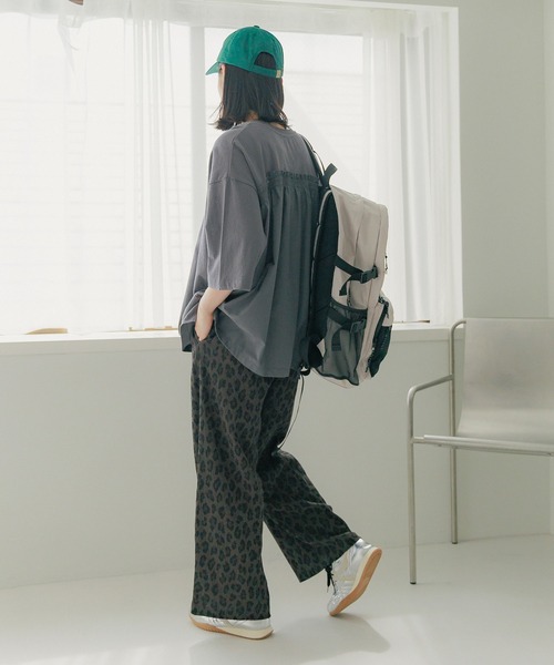 niko and...(ニコアンド)の「オリジナルメニーポケットデイパック(バックパック/リュック・レディース・グレー/ブラック/アイボリー/グレー系その他・0)」の19枚目の写真