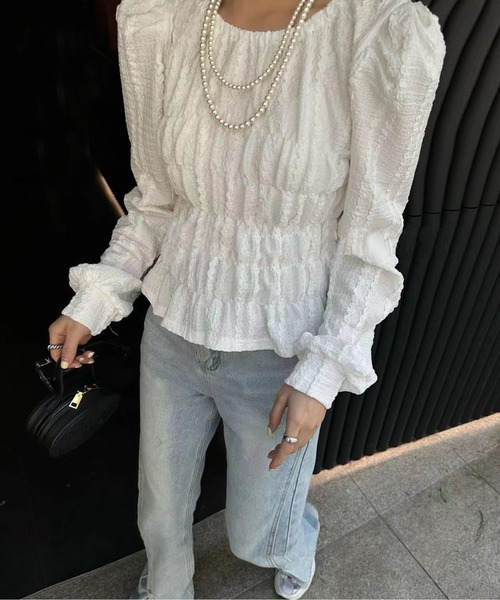AMELY(エミリー)の「パフショルダーギャザーブラウス(シャツ/ブラウス・レディース・ブラック/ベージュ/ホワイト・M/L)」の1枚目の写真