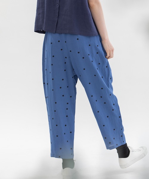 nop de nod（ノップドゥノッド）の「レーヨンリネンPolka タックパンツ（その他パンツ・レディース・ブラック/ブルー/アイボリー・3）」の8枚目の写真