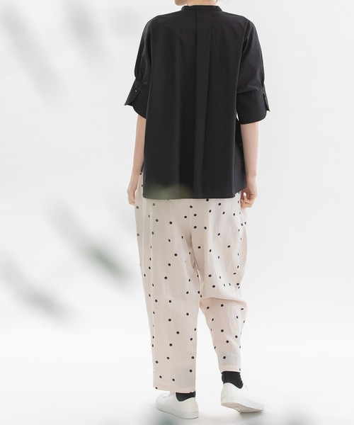 nop de nod（ノップドゥノッド）の「レーヨンリネンPolka タックパンツ（その他パンツ・レディース・ブラック/ブルー/アイボリー・3）」の12枚目の写真