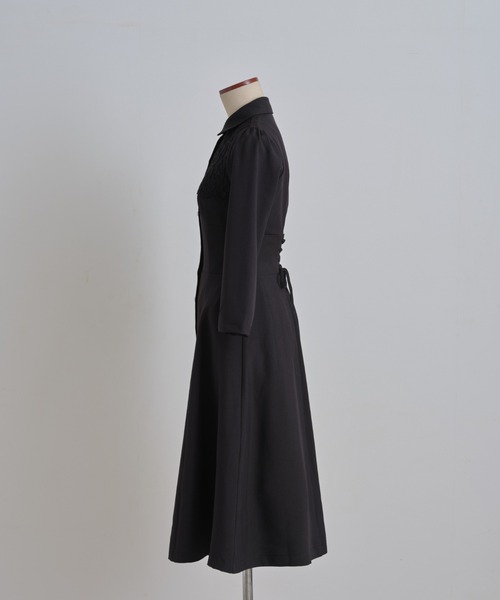 tocco closet(トッコ クローゼット)の「ヨークレース切り替えバックレースアップシャツワンピース(ワンピース・レディース・ブラック/ベージュ/ネイビー/ピンク・M)」の7枚目の写真