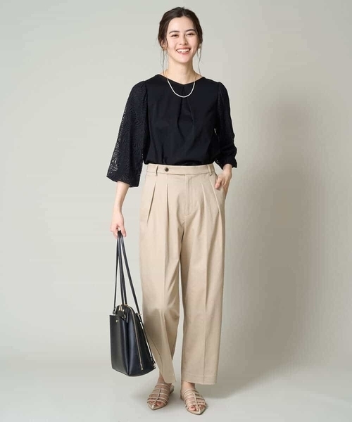 a.v.v（アーヴェヴェ）の「【マシンウォッシャブル】2タックテーパードチノパンツ（チノパンツ・レディース・ベージュ・36/38/40/42/34）」の2枚目の写真