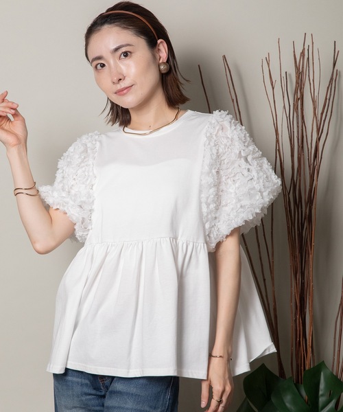 MHBG TOKYO(エムエイチビージートーキョー)の「袖チュール フリルデザインTEE(Tシャツ/カットソー・レディース・ブラック/アイボリー・FREE)」の1枚目の写真