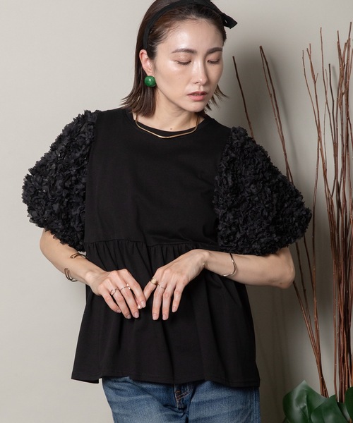 MHBG TOKYO(エムエイチビージートーキョー)の「袖チュール フリルデザインTEE(Tシャツ/カットソー・レディース・ブラック/アイボリー・FREE)」の6枚目の写真
