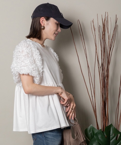 MHBG TOKYO(エムエイチビージートーキョー)の「袖チュール フリルデザインTEE(Tシャツ/カットソー・レディース・ブラック/アイボリー・FREE)」の21枚目の写真